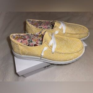 🖤NWT Yellow Rosa Slip-ons